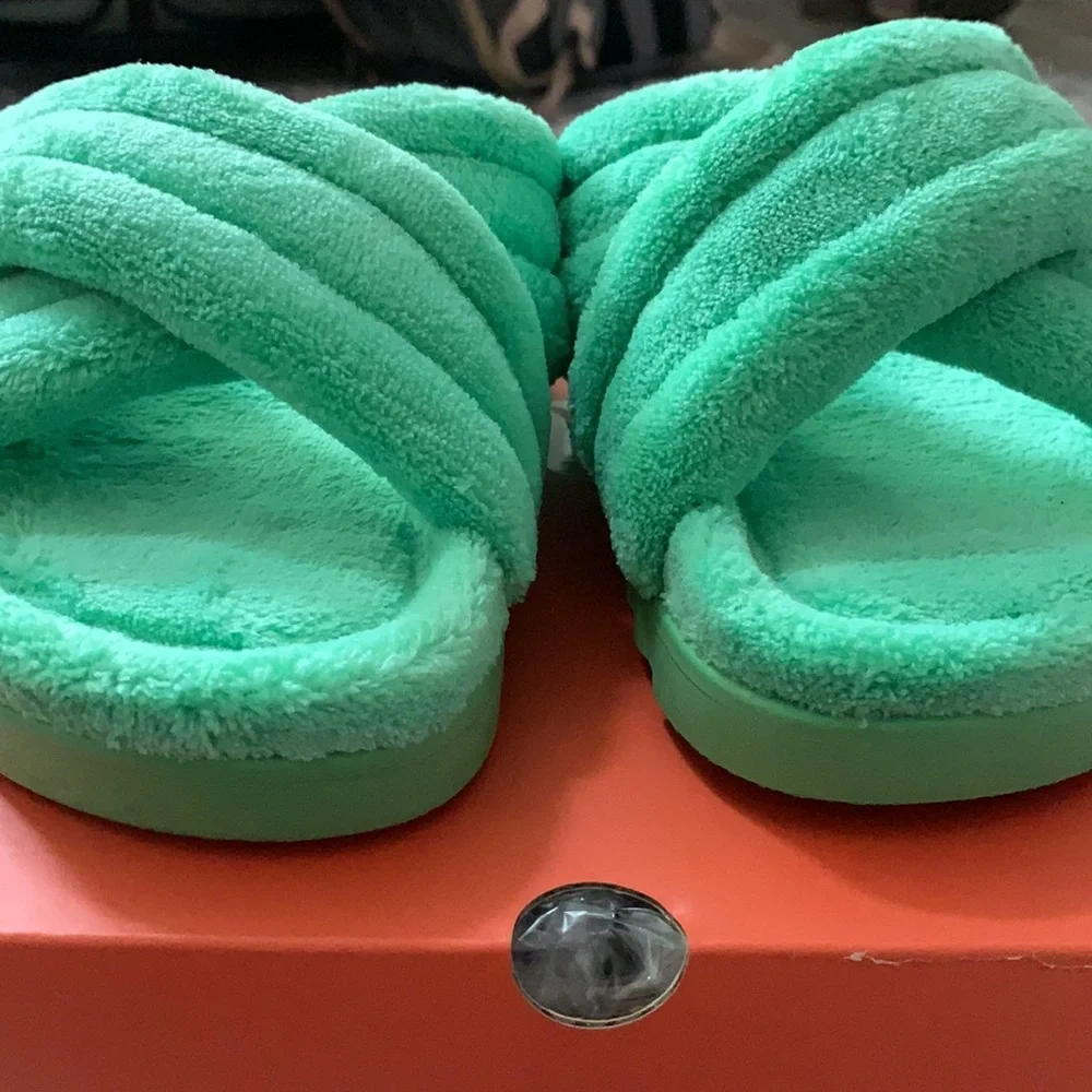 Fabletics Slippers - Picture 2 of 7